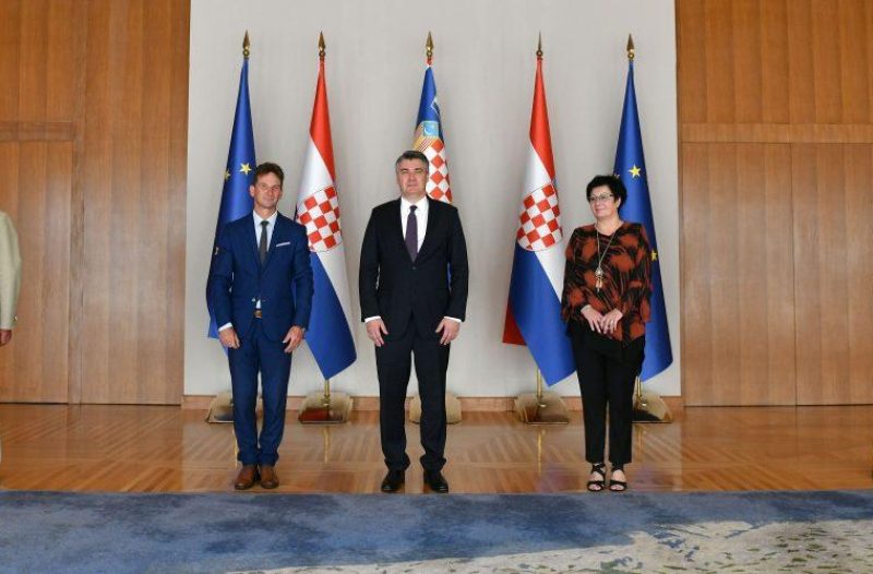 Otok Krk - otok-krk.org, Razno - Predsjednik Republike sastao se s izaslanstvom općine Malinska-Dubašnica koji su ga upoznali s problemom Haludovo