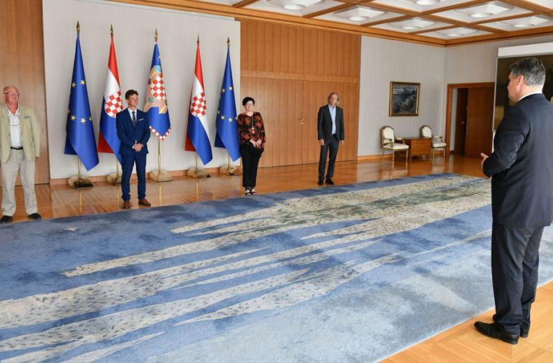Otok Krk - otok-krk.org, Razno - Predsjednik Republike sastao se s izaslanstvom općine Malinska-Dubašnica koji su ga upoznali s problemom Haludovo