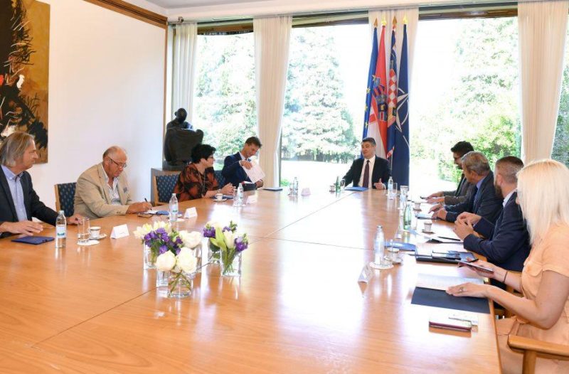 Otok Krk - otok-krk.org, Razno - Predsjednik Republike sastao se s izaslanstvom općine Malinska-Dubašnica koji su ga upoznali s problemom Haludovo