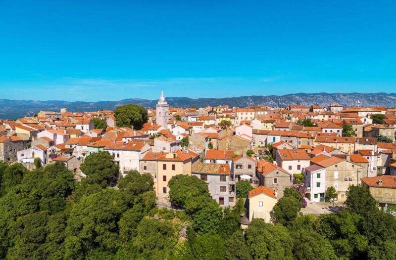 Otok Krk - otok-krk.org - Obavijest o novoj regulaciji prometa - ulica Beduč, naselje Omišalj