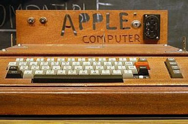 Otok Krk - otok-krk.org - PRVI APPLE: Pogledajte kako je izgledala prva ‘zvijer’ Wozniaka i Jobsa